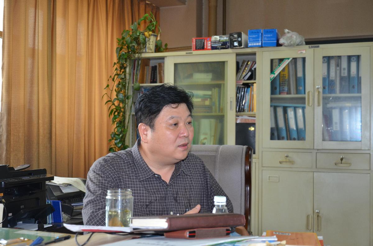 人文科学系主任李亚军教授向学生们介绍我校对外汉语教学情况
