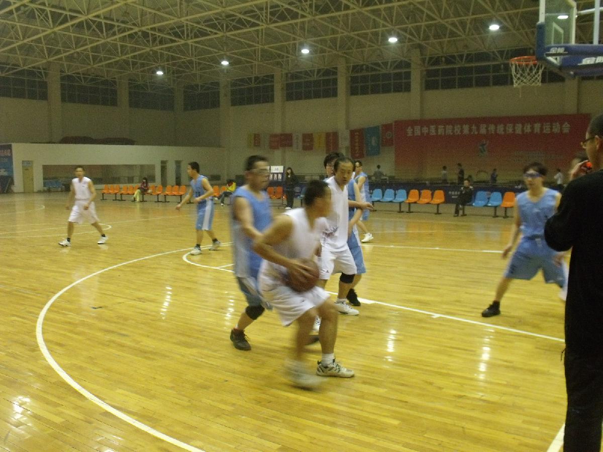 2011年11月24日始后勤处积极参与职工蓝球赛。