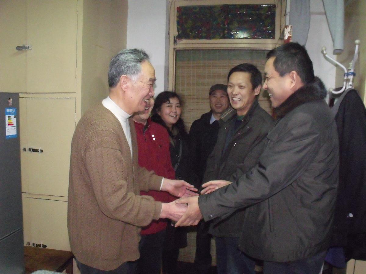 慰问搬迁老同志