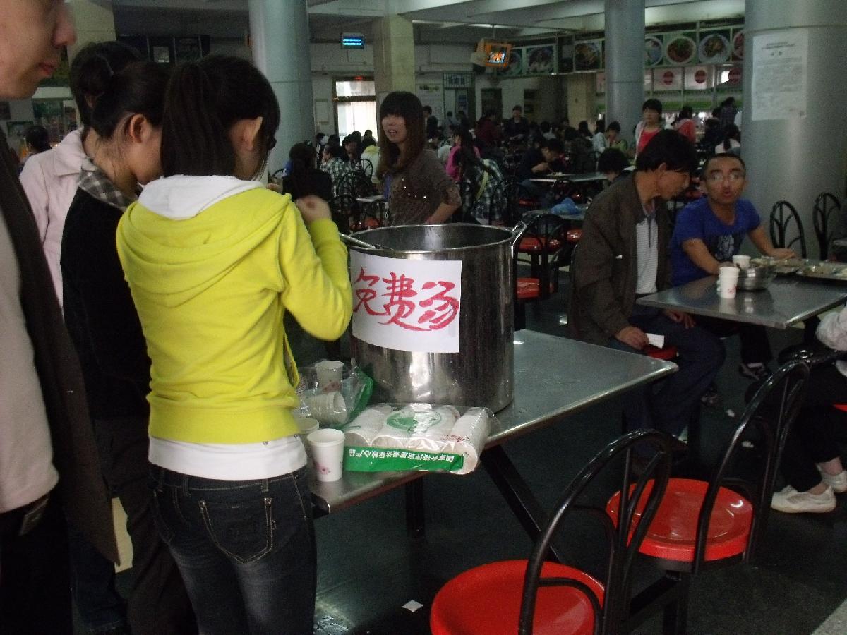 2011年新生接待中饮食服务