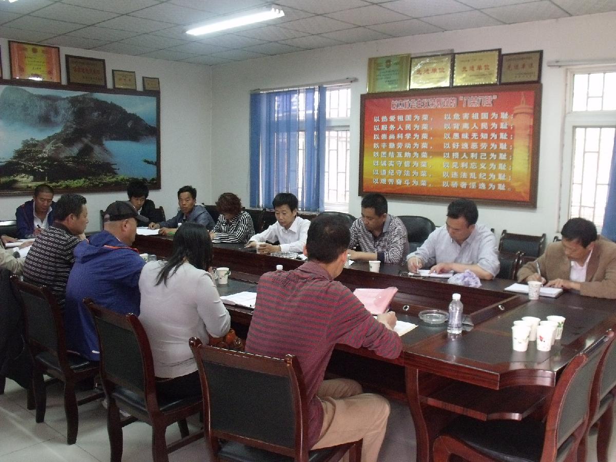 蔡国良副书记主持召开远志广场改造工程现场办公会
