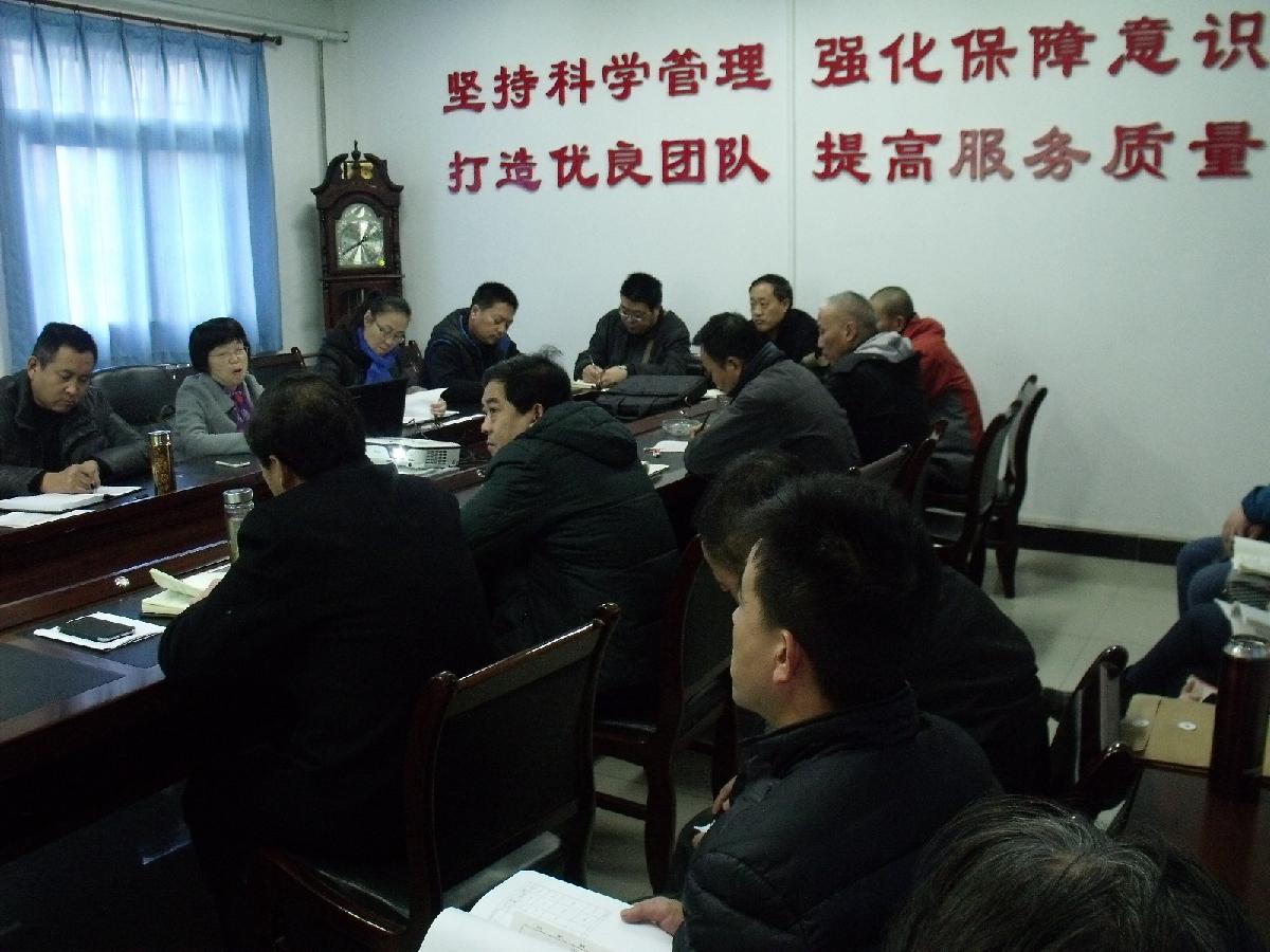 后勤党总支全体党员集体学习