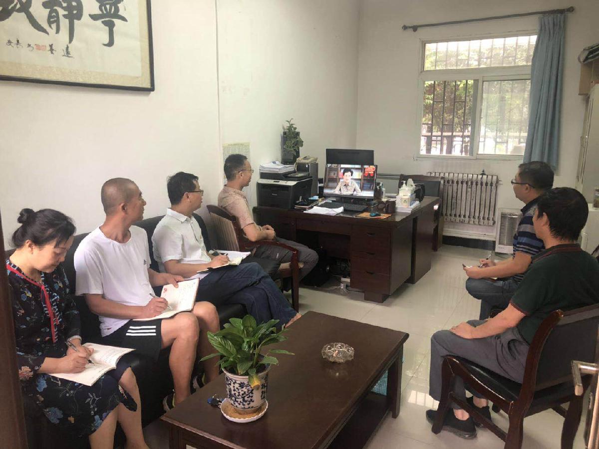 后勤基建党总支全体党员庆祝“七一”党的生日观看《高校党组织战“疫”示范微党课专题片》