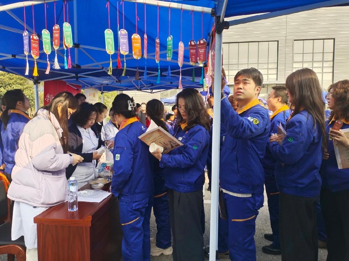 校医院组织中医专家助力 “中医药文化进万家”服务西北工业集团职工