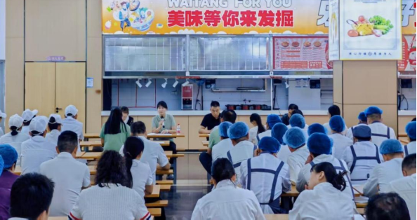 饮食服务中心召开秋季学期食品安全培训会