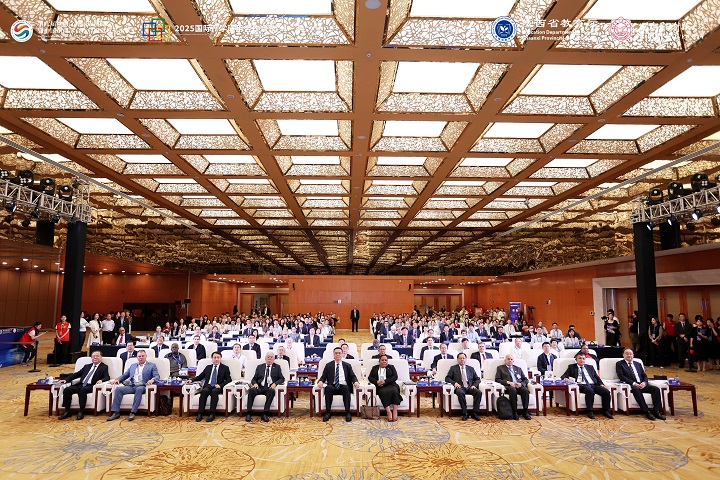 我校校长杨晓航一行参加2025丝绸之路国际产学研用合作会议暨教育合作交流活动