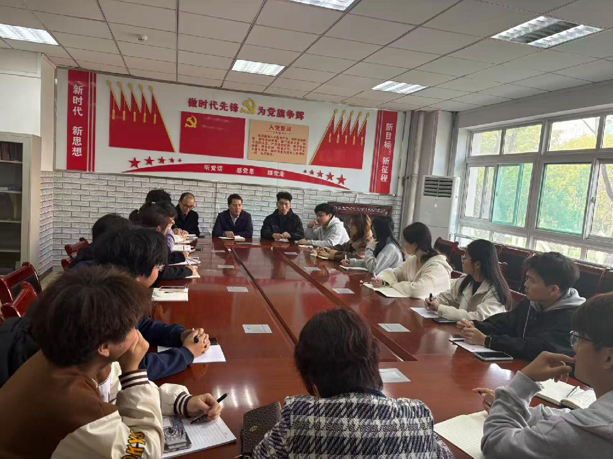 药学院召开2025年秋季学期大一期中教学座谈会